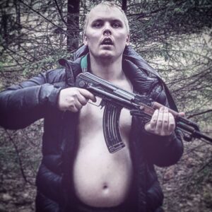 Alfred Svensson Instagram - Swipe höger eller vänster? #hunk