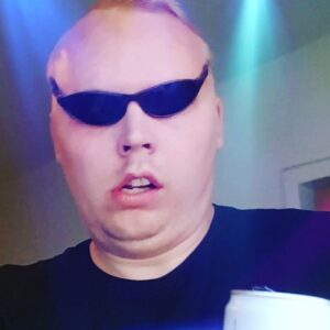 Alfred Svensson Instagram - Firar in semestern.