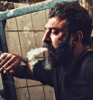 Ali Ansarian Instagram - ..
.

پوریا: خیلی هم که نجیب باشی مردم این شهر فکر میکنند اسبی میخوان سوارت بشن ...

این شهر مارو میخواد... امثال ما باید باشن تو ویترینش که یه پله از ما بالاتر بگن از ما بدبخت‌ترم هست...
فیلم “بی پی ام بند” بر اساس یک داستان واقعی کلید خورد...
کارگردان : فرناز امینی 
تهیه کننده : شیما جبرائیلی پور 
نویسنده : علی گلبهاران 
مجری طرح : دکتر محمد رضا یکانی 
مدیر فیلمبرداری : عباس عسگری 
گریم : رسول نعمتی 
صدابردار : هادی حجازی 
تدوین و صداگذاری : مهران گنبدلو 
دستیار اول و برنامه ریز : رویا مسجدی 
عکاس : محسن بیده 
بازیگران : کامران تفتی ، علی انصاریان ، فریبا متخصص ، رضا توکلی ، با حضور آشا محرابی و بهاره رهنما
سهند جاهدی ، علی اصغری ، حمید رضا رنجبر ، شاهرخ رجبی ، مریم وطن پور ، رضا خضری

مدیر تولید:حسین حاجی ابراهیمی❤️