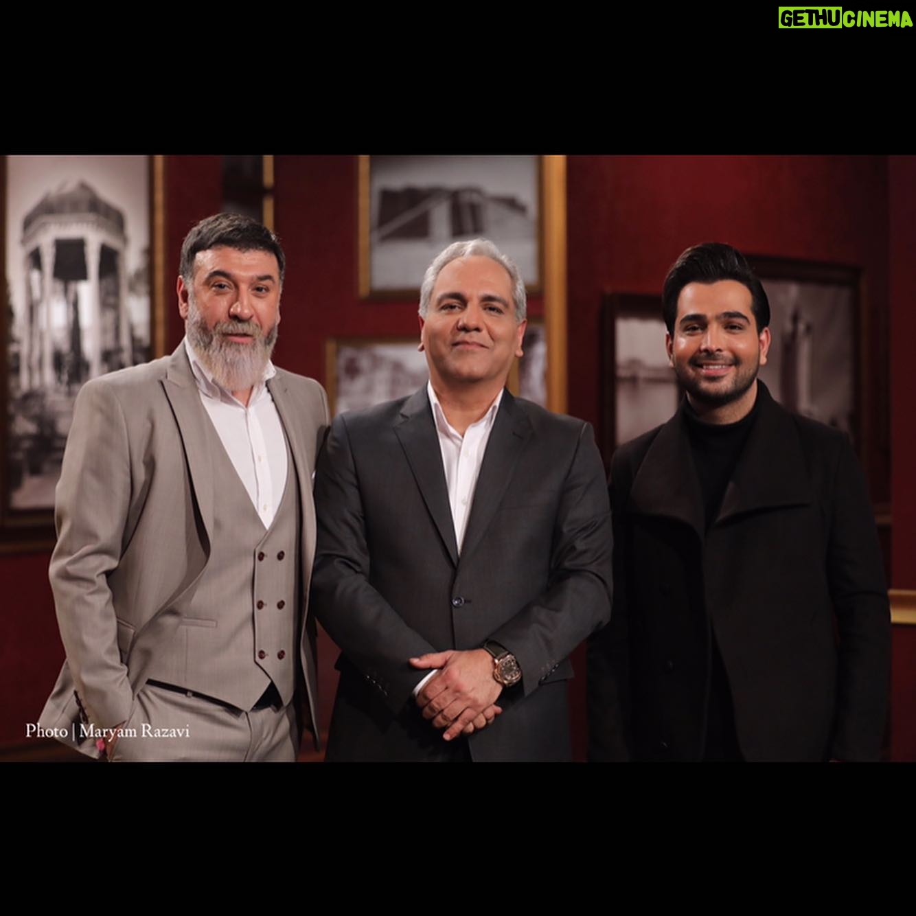 Ali Ansarian - 252.5K Likes - .
سلام.. مهمان امشب برنامه دورهمی
برنامه امشب دورهمى پنج شنبه ٩٨/١٢/١ با حضور على انصاريان و فرزاد فرخ ساعت ۲۲ از شبکه نسیم پخش می گردد.
بازپخش برنامه : جمعه
۶ صبح / ۱۱ صبح / ۱۷ عصر
عکس: مریم رضوی
امیدوارم ببینید و یه کم شاد بشید.. ممنونم از محبت مهران مدیری نازنین، وسید مصطفی احمدی رفیق قدیمی..و تمام بچه های پشت صحنه و باحال دورهمی .. به من که خیلی خیلی خوش گذشت ببینید و بخندیم با هم🙏🙏🙏❤️❤️❤️
