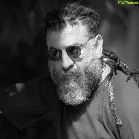 Ali Ansarian - 229K Likes - .
سلام..
کمدی فانتزی به کارگردانی مرتضی آتش زمزم با حضور بازیگران ایرانی و خارجی
فیلم سینمایی «هولیا» کلید خورد
فیلم سینمایی «هولیا» مقابل دوربین رفت.
به گزارش روابط عمومی پروژه، کمدی فانتزی «هولیا» به تازگی در تهران کلید خورده است.
محمد رضا هدایتی، علی انصاریان ، مریم امیر جلالی، بهراد خرازی و (باحضور) محمد فیلی و افشین سنگ چاپ، مجید شهریاری، شیوا خسرو مهر ، شراره رخام در این فیلم بازی دارند. بزودی چند بازیگر چهره ایرانی و خارجی دیگر نیز به این گروه خواهند پیوست.
این ششمین فیلم سینمایی مرتضی آتش زمزم پس از فیلم های مرگ سپید ،بن بست، مالیخولیا، سیمین، نیروانا محسوب می شود
سایر عوامل اصلی فیلم سینمایی هولیا عبارتند از: تهیه کنندگان: ایرج تقی پور، مرتضی آتش زمزم، نویسندگان: مرتضی آتش زمزم و جلال الدین دری، مدیر فیلمبرداری: محمد فضیله، مدیر برنامه ریزی و سرپرست گروه کارگردانی: مسعود حقی، مدیر تولید: ابوالفضل آتش زمزم، مدیر صدابرداری: میثم یاردیلو، طراح گریم: مهیاد میمی، طراح صحنه و لباس: علی سنگینی، فیلمبردار: امین اسحاقیان، جانشین تولید:مهدی رجبی، عکاس: آرش شاه محمدی، برنامه ریز: امین رنجبر، دستیار کارگردان: لیلا نصر ، منشی صحنه: مرجان بهرامی، مشاور پروژه : محسن کیانی ، مدیر تدارکات: مهدی رهبری، امور مالی: حجت شمس، نورپرداز: یاسر آقاامینی ها، گروه فیلمبرداری: سلمان مهدی پورچرمهینی، امین کیانی، دیگر بازیگران: شیوا طاهری، مهدی امینی، علی کوچکی، مریم نقیب، شیما جوهری، هدی استواری، غلام نیک نژاد، مهدی حسینی، شاهین آقا بیگی، حمید خدادادی، حجت شمس، هما شمس، پریا غنی زاده، لیلا نصر، لیدا سجادیه ، بهنام سعدی و بازیگر نوجوان امیرحسین سهرابی ،گروه موسیقی:علی اسماعیلی، امیر دهقانی، علیرضا رحیمی بشر، ماکان فرجی، آراد یادگار فرد ، پدرام ایرانشاهی، دستیاران گریم: بهنام نوروزی، مریم هارونی، تصویربردار پشت صحنه: محمود کریمی، دستیار صدا: سهیل غفاری، دستیار صحنه: محمد حسین خسروی، دستیاران لباس: عطیه پیرهادی، زهرا حسینی، طراح لباس بازیگران خارجی: فرناز جاودان خرد، مترجمین: لادن سید کنعانی و فرشته زهرا حسین ،مسئول هنروران: اشکان واحدی، دستیاران تدارکات: خبات صالحی، علی مظفری، مهدی حمید، حمید اصلانی، حمل و نقل: مهدی صد خسروی، محمد معروفی، رفیق صالحی، علی اصغر ابراهیمی، سینه موبیل: پرویز قاسمی، رضا لطفی و مشاور رسانه ای: هادی اعتمادی مجد.
ورق بزنید ❤️❤️
خدایا شکرت همین و تامامممممم