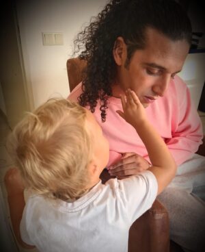 Ali B Instagram - Goedemorgen, papa heeft zich geschoren en dat vindt Nouri heel fijn ❤️