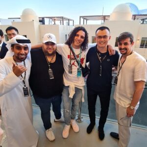 Ali B Instagram - Ok lets get back to business 👨🏻‍💼 

Het afgelopen jaar heb ik me achter de schermen verdiept in DE Crypto en NFT wereld🤓

Afgelopen dagen heb ik meetings gehad met de absolute top (check foto)

Als je meer wil weten stuur mij dan een DM met de woorden “Crypto NFT” en hou mijn pagina in de gaten, want in 2022 lanceer ik die Crypto NFT 🚀 en jij kan meeprofiteren 

Gracias @woonkly en @mrsantoscoach for the invite❤️

And @ahmedbinsulayem and @_jamesbernard for the connection 🥰

And Chan Peng CEO of @binance it was an honor to meet you 🙌🏽