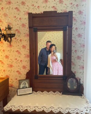 Ali Ewoldt Instagram - Find a man who lets you live out your Anne of Green Gables dreams for your Birthday.
Oh, and we’re getting married tomorrow!!!! 
#loverslane ❤️