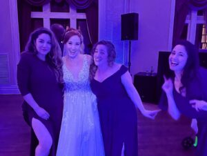 Ali Ewoldt Instagram - Happy Birthday to my incredible sis @officialsierraboggess!! 
Flashback to the time I accidentally dressed as a bridesmaid at her wedding 🤷🏻‍♀️🤦🏻‍♀️🤣💜
Love you!!!
#bridesmaidunderstudy #hbd #princessbride