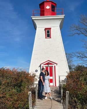 Ali Ewoldt Instagram - Find a man who lets you live out your Anne of Green Gables dreams for your Birthday.
Oh, and we’re getting married tomorrow!!!! 
#loverslane ❤️