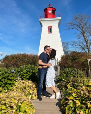 Ali Ewoldt Instagram - Find a man who lets you live out your Anne of Green Gables dreams for your Birthday.
Oh, and we’re getting married tomorrow!!!! 
#loverslane ❤️