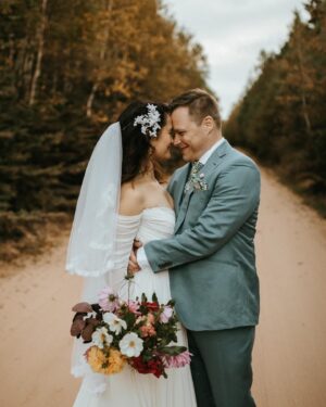 Ali Ewoldt Instagram - It’s my handsome Husband’s Birthday!! 
I love you so very much, @mathostetler and feel so very lucky ❤️

📸: @jenna.rachelle