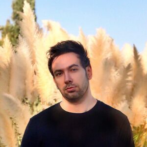 Ali Hosseinzadeh Instagram - کی من و می بری اونجایی هر شب 
قصه هاشو قبلِ خواب می خوندی؟؟!! علی حسین زاده

#گیتار #موسیقی #کمیاب #آهنگساز #پاپ #آهنگ_روز
#قبل_خواب #ای_وای_از_دلم #موزیسین #خواب
#علی_حسین_زاده #ترانه_سرا #تنظیم #تنظیم_کننده
#حس #شعر #خدا