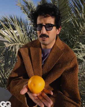 Ali Kalthami Instagram - مالي في المودلنج لي في البرتقال 

تصوير اخوي الفنان والحبيب شندي @chndy_ 
و ستايل الفنانة لولو @wadaanilulua9 
@gqmiddleeast