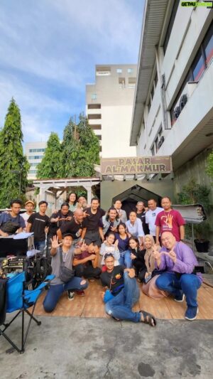 Ali Mensan Instagram - Amanah Wali means FAMILY ❤️

Pajang di sini ah, soalnya Amanah Wali ini salah satu milestone dalam hidup gue. Biar jadi kenangan manis waktu gue tua nanti.

Baru sempet ngedit. Videonya banyak banget, durasi reels ig cuma 90 detik. Mohon maap gak masuk semua, tapi semua kru dan pemain Amanah Wali, masuk di hati gue. Eaaaa

Terima kasih untuk semuanyaaaa, maaf ya kalo ada salah-salah ucap dan laku yang disengaja atau tidak. Love you all, Amanah Wali Family ❤️

Semoga kalau berjodoh dan rejeki, kita dipertemukan lagi di season-season selanjutnya. 🤲🏻