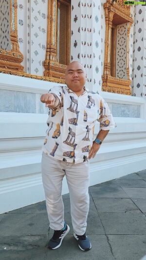 Ali Mensan Instagram - Kaku dikit, banyak orang lewat soalnya 🤣