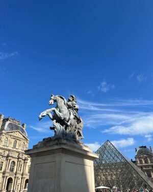 Ali Yağcı Instagram - a sunny day at Louvre 🌞