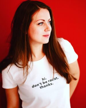 Alice Dwyer Instagram - Thanks❣️ Hoffe ihr habt alle eine schöne Vorweihnachtszeit. Geschenkidee: Seid lieb zueinander #❤️ Check out @afdentskalender 
#afdentskalender #👍🏻 #werbung #weilnormalermenschenverstand #notpaid #weihnachtszeit #timeforlove #hidontberacistthanks