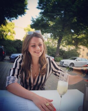 Alice Dwyer Instagram - 🤍
Danke für die vielen lieben Nachrichten. Schon auch sehr schön so‘n Geburtstag.
Mucho AMORE 🤍🤍🤍
#cheers #birthday #amore