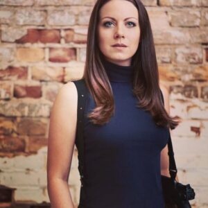 Alice Dwyer Instagram - Wünsche euch ein entspanntes Wochenende! Yvonne Wills hat Dienst.
Die Dreharbeiten zum 2. Teil #herrundfraubulle laufen💪🏻
Teil 1 gibts am 17.11 um 20:15 im ZDF und/oder schon jetzt in der @zdfmediathek zu sehen.
#samstagskrimi #zdf #berlin #schöneberg #kollegenvomfeinsten @johnnnybegoood_ @timkalkhof @birgeschade #📺 #🔫 #💥 📸: @tobias_schult_photography