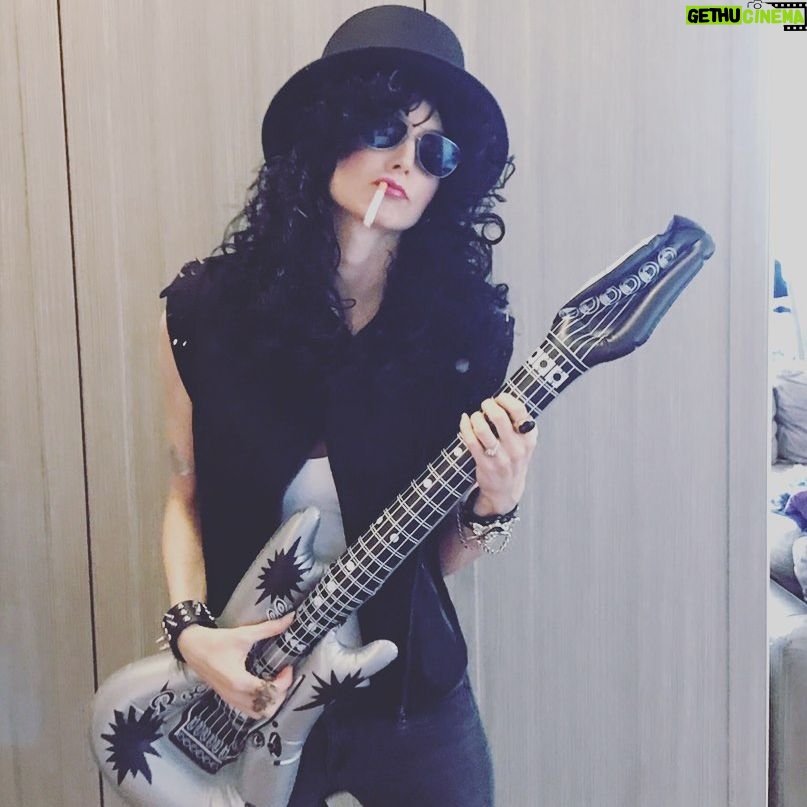Alicia Minshew - 1.6K Likes - This is my favorite time of year 🎃! I love playing dress up! Going back 2 years ago when I was rocking my @slash costume with my blowup guitar 🤘😆. I may have to bust out with it again. I loved being a dude with hair like mine..
Whatcha gonna dress as?