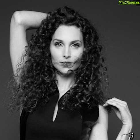 Alicia Minshew - 2.6K Likes - Humidity = VERY Tight Curls. This is how crazy curly my hair naturally is.😭 People ALWAYS ask me why I don’t ever straighten my hair. The answer —because I don’t want to. I don’t like it that way. Doesn’t feel like me. (Of course I love when someone does it for me on a job! 😁) But in my real life- nope! I am embracing my natural hair texture instead of fighting it. Embrace your natural hair peeps! Those of you #curlygirls or #curlyguys who do the same- I am with you! 😁
Oh and a good product is key! I could not do it without @curls products. They are a game changer. 👩🏻🦱🥰 curly photos by @barryhollywood @carlosdavisfashion