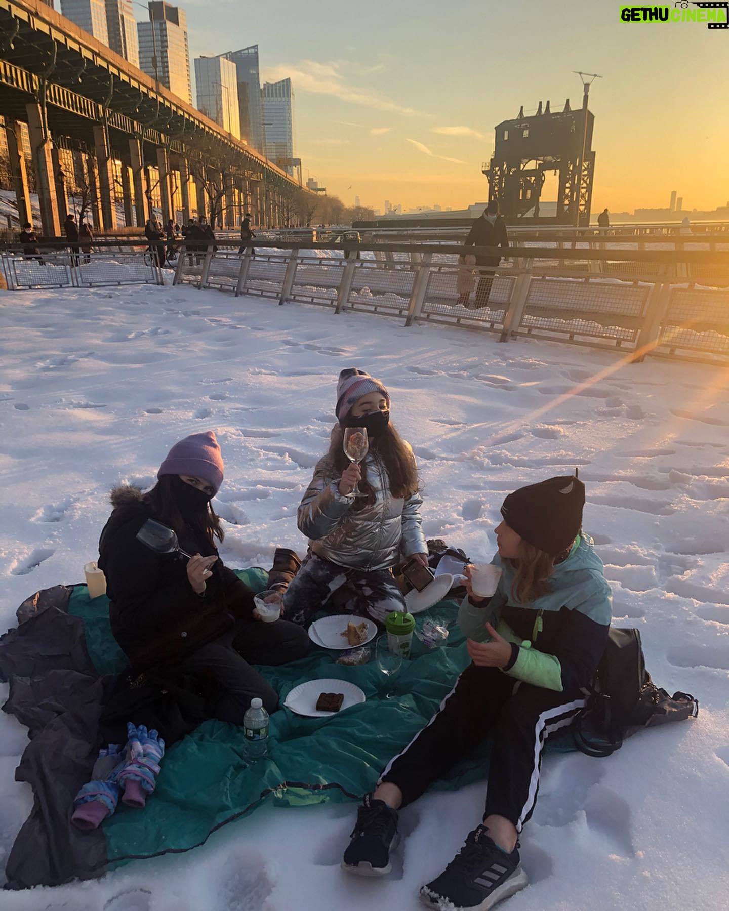 Alicia Minshew - 1.6K Likes - Sunset picnic in the snow with Wills and her pals. These girls make life more fun. 🥰 Yes I gave them wine glasses. 😉 #uws #nyc #riversidepark #snowstorm2021 #pals