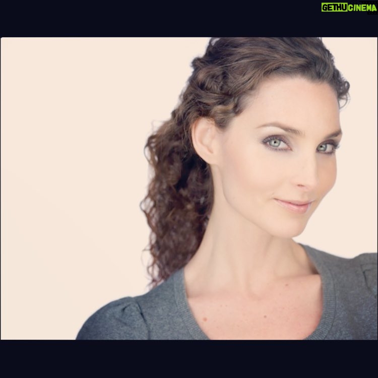 Alicia Minshew - 1.1K Likes - Any of you peeps out there with #hashimotos dealing with super dry, totally unruly hair at times? Yeah-- me too!😭 Aren't thyroid issues fun?! 😤 For someone who has had a relatively manageable head of curls her whole life- this is maddening! So I improvise and either wear one of my many hats or pull my crazy curls back. Thank God for this #curlyponytail ( in which I had help with) for my fun shoot with the #squinch master @peter_hurley! 😬He could help you get your mind off of anything! 🤗Feel free to share your thyroid stories with me. It goes way beyond our crazy hair. We all help each other. It is always an adventure....🙄. #thyroidproblems #hashimotos #hairproblems #itcouldbeworse #autoimmune #staypositive #selfcare #health #cleanliving #deepconditioning #curlyhair #tamethemane #ponytail #manyoptions #perspective #breathe #lifeisgood