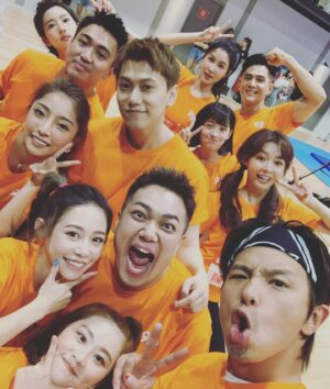 Alien Huang Instagram - 謝謝🍊隊的戰友們 辛苦了❤️
你們真的很棒～🔥🔥
#聊聊大明星 #蝦皮