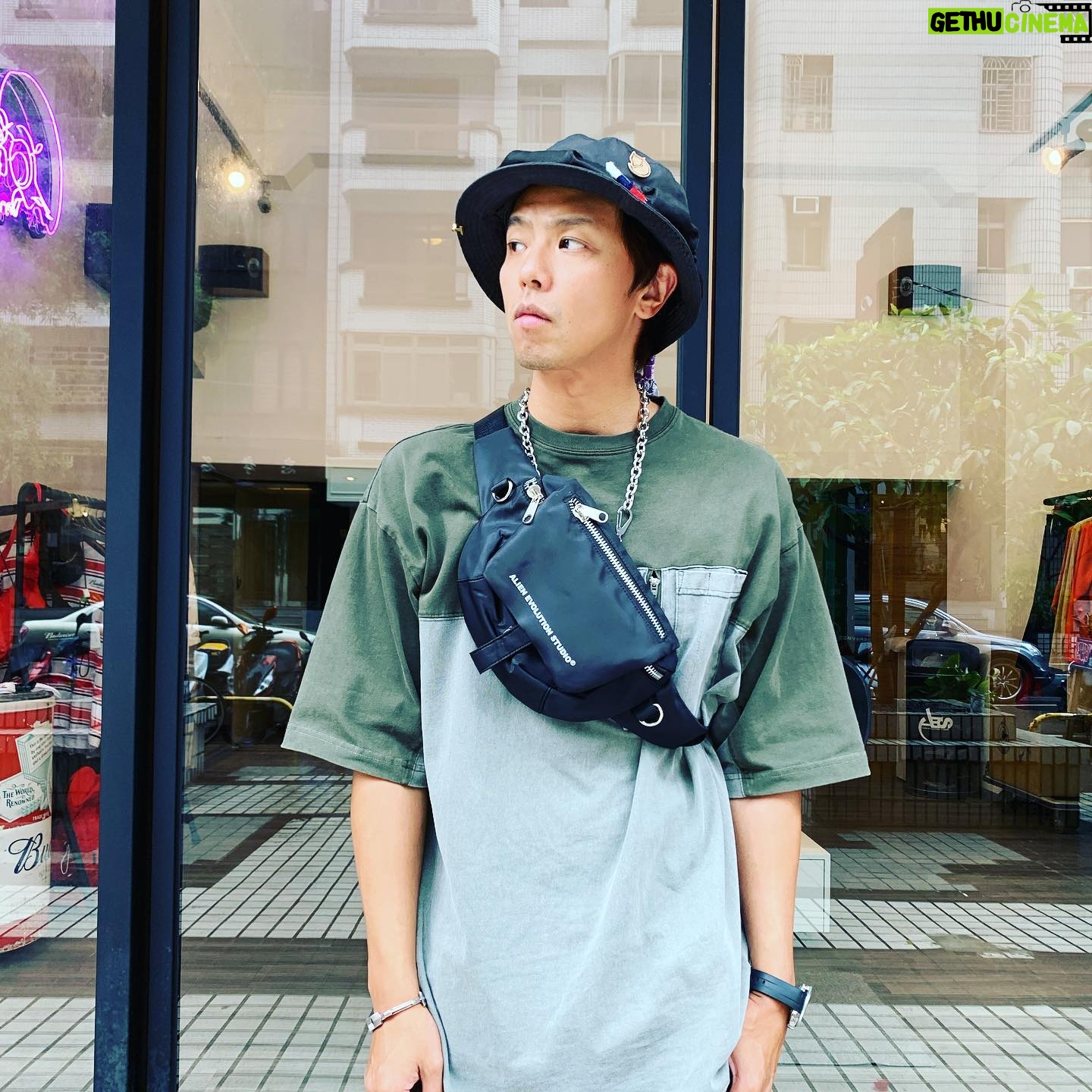 Alien Huang - 37.1K Likes - 再添任務小包包
#aes