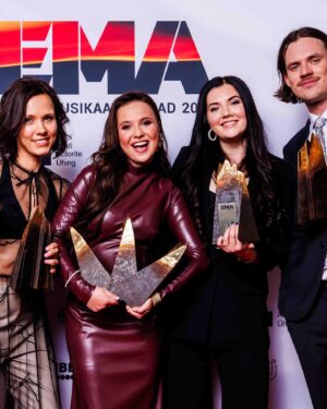 Alika Milova Instagram - WHAT A NIGHT!!!😭❤️
5 auhinda!!!! Mu emotsioonid on nii laes ja ma olen nii väga tänulik kõigile, kes toetavad mind selle teekonna peal! Mul on hea meel, et mina ja mu muusika kõnetavad Eesti rahvast ja et ma saan tegeleda oma unistuste tööga ja olla nähtud! Kallis rahvas, kes hääletas mind Aasta Artistiks- ma olen lõputult teile tänulik! Tähendab, et ma olen õigel teel! 
Žüriiliikmed, kes otsustasid, et ma olen kõike seda väärt- aitäh!!❤️
Aitäh @universalmusicestonia , et olite alati minu kõrval eelmine aasta ja aitasid mulle kaks unistust täitu viia.
@thealillekas ja @gggrettel mu kallid naised, mu managerid, kes seisavad minu taga ükskõik mis kell ja päev. Teie toetus tähendab mulle väga palju! 
@kreete_pillenberg , et tunned mind ja minu stiili ja oled alati kõrval.
@kaiatriisa kaks aastat sinuga olid nii unustamatud, sest igal olulisel asjal sa oled alati mulle olemas.
@mattiastammik kes istub hommikuni selleks, et mina saaks kõige paremaid visuaale ja valgust- aitäh! 
@lifedancestuudio te kõik olete nii andekad! Mul oli suur rõõm tantsida teiega ja tunda teie imelist sünergiat! ❤️
Eelmine õhtu on olnud unustamatu! 
Ma tänan kõiki südamest. 
Teie Alika. ❤️