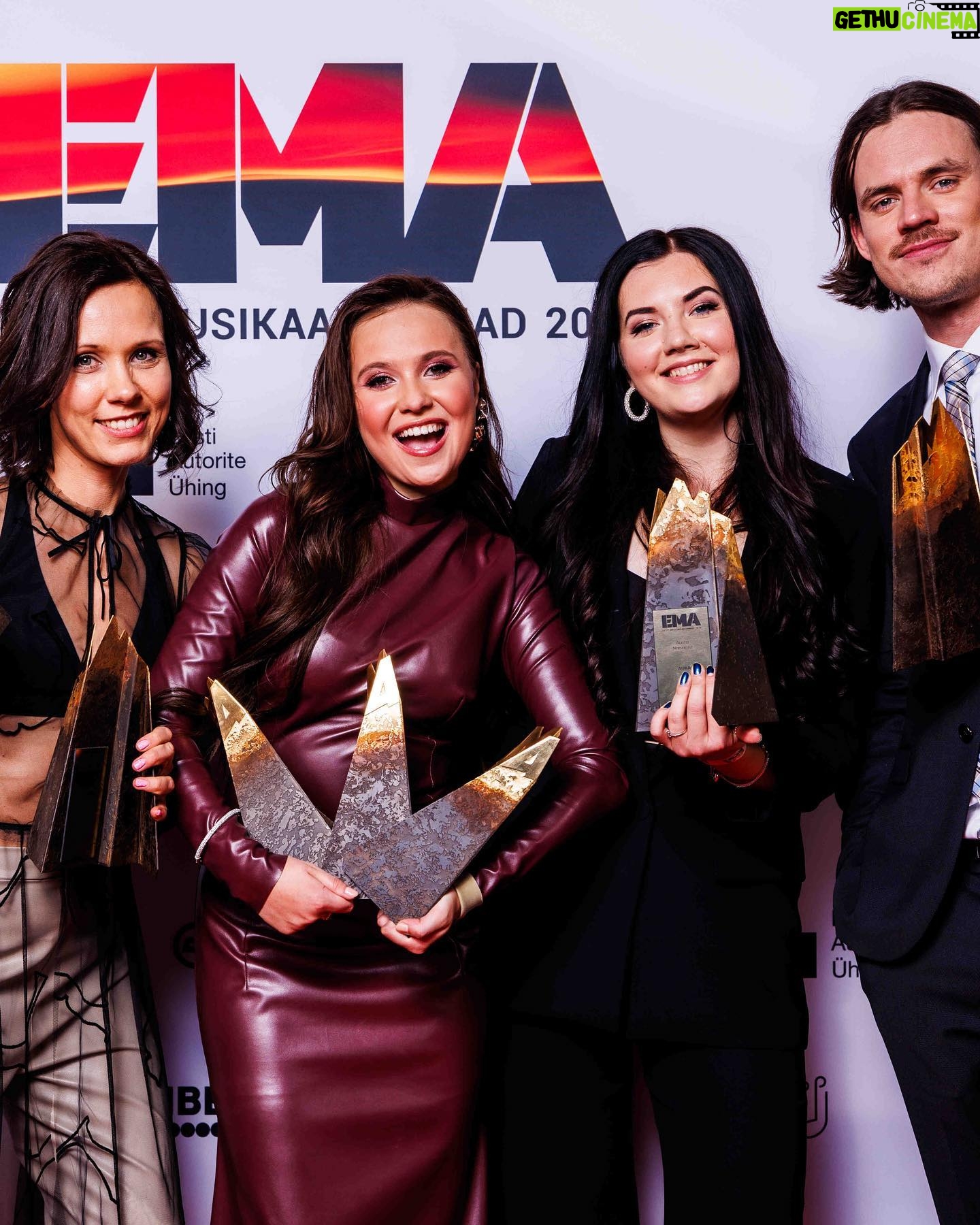 Alika Milova - 7.5K Likes - WHAT A NIGHT!!!😭❤️
5 auhinda!!!! Mu emotsioonid on nii laes ja ma olen nii väga tänulik kõigile, kes toetavad mind selle teekonna peal! Mul on hea meel, et mina ja mu muusika kõnetavad Eesti rahvast ja et ma saan tegeleda oma unistuste tööga ja olla nähtud! Kallis rahvas, kes hääletas mind Aasta Artistiks- ma olen lõputult teile tänulik! Tähendab, et ma olen õigel teel!
Žüriiliikmed, kes otsustasid, et ma olen kõike seda väärt- aitäh!!❤️
Aitäh @universalmusicestonia , et olite alati minu kõrval eelmine aasta ja aitasid mulle kaks unistust täitu viia.
@thealillekas ja @gggrettel mu kallid naised, mu managerid, kes seisavad minu taga ükskõik mis kell ja päev. Teie toetus tähendab mulle väga palju!
@kreete_pillenberg , et tunned mind ja minu stiili ja oled alati kõrval.
@kaiatriisa kaks aastat sinuga olid nii unustamatud, sest igal olulisel asjal sa oled alati mulle olemas.
@mattiastammik kes istub hommikuni selleks, et mina saaks kõige paremaid visuaale ja valgust- aitäh!
@lifedancestuudio te kõik olete nii andekad! Mul oli suur rõõm tantsida teiega ja tunda teie imelist sünergiat! ❤️
Eelmine õhtu on olnud unustamatu!
Ma tänan kõiki südamest.
Teie Alika. ❤️