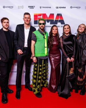 Alika Milova Instagram - WHAT A NIGHT!!!😭❤️
5 auhinda!!!! Mu emotsioonid on nii laes ja ma olen nii väga tänulik kõigile, kes toetavad mind selle teekonna peal! Mul on hea meel, et mina ja mu muusika kõnetavad Eesti rahvast ja et ma saan tegeleda oma unistuste tööga ja olla nähtud! Kallis rahvas, kes hääletas mind Aasta Artistiks- ma olen lõputult teile tänulik! Tähendab, et ma olen õigel teel! 
Žüriiliikmed, kes otsustasid, et ma olen kõike seda väärt- aitäh!!❤️
Aitäh @universalmusicestonia , et olite alati minu kõrval eelmine aasta ja aitasid mulle kaks unistust täitu viia.
@thealillekas ja @gggrettel mu kallid naised, mu managerid, kes seisavad minu taga ükskõik mis kell ja päev. Teie toetus tähendab mulle väga palju! 
@kreete_pillenberg , et tunned mind ja minu stiili ja oled alati kõrval.
@kaiatriisa kaks aastat sinuga olid nii unustamatud, sest igal olulisel asjal sa oled alati mulle olemas.
@mattiastammik kes istub hommikuni selleks, et mina saaks kõige paremaid visuaale ja valgust- aitäh! 
@lifedancestuudio te kõik olete nii andekad! Mul oli suur rõõm tantsida teiega ja tunda teie imelist sünergiat! ❤️
Eelmine õhtu on olnud unustamatu! 
Ma tänan kõiki südamest. 
Teie Alika. ❤️