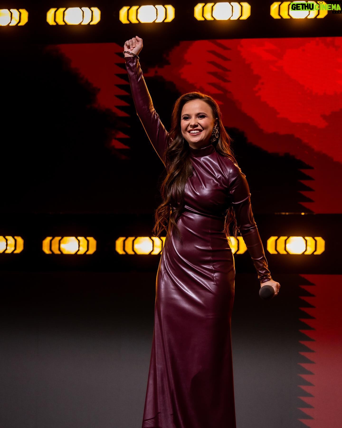 Alika Milova - 7.5K Likes - WHAT A NIGHT!!!😭❤️
5 auhinda!!!! Mu emotsioonid on nii laes ja ma olen nii väga tänulik kõigile, kes toetavad mind selle teekonna peal! Mul on hea meel, et mina ja mu muusika kõnetavad Eesti rahvast ja et ma saan tegeleda oma unistuste tööga ja olla nähtud! Kallis rahvas, kes hääletas mind Aasta Artistiks- ma olen lõputult teile tänulik! Tähendab, et ma olen õigel teel!
Žüriiliikmed, kes otsustasid, et ma olen kõike seda väärt- aitäh!!❤️
Aitäh @universalmusicestonia , et olite alati minu kõrval eelmine aasta ja aitasid mulle kaks unistust täitu viia.
@thealillekas ja @gggrettel mu kallid naised, mu managerid, kes seisavad minu taga ükskõik mis kell ja päev. Teie toetus tähendab mulle väga palju!
@kreete_pillenberg , et tunned mind ja minu stiili ja oled alati kõrval.
@kaiatriisa kaks aastat sinuga olid nii unustamatud, sest igal olulisel asjal sa oled alati mulle olemas.
@mattiastammik kes istub hommikuni selleks, et mina saaks kõige paremaid visuaale ja valgust- aitäh!
@lifedancestuudio te kõik olete nii andekad! Mul oli suur rõõm tantsida teiega ja tunda teie imelist sünergiat! ❤️
Eelmine õhtu on olnud unustamatu!
Ma tänan kõiki südamest.
Teie Alika. ❤️