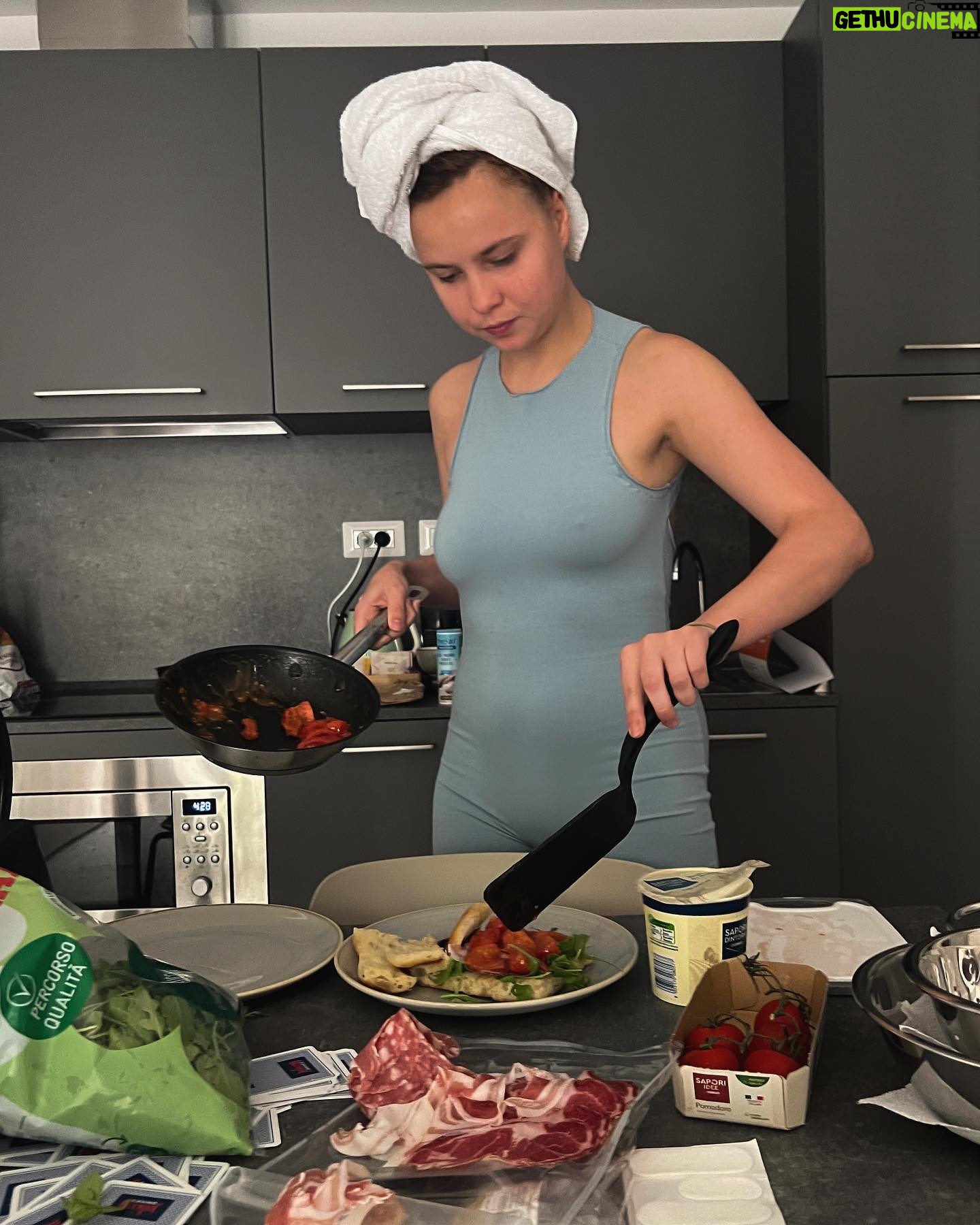 Alika Milova - 6.4K Likes - had such a nice trip to Rome.
Good food, good company and good weather:) 🦋