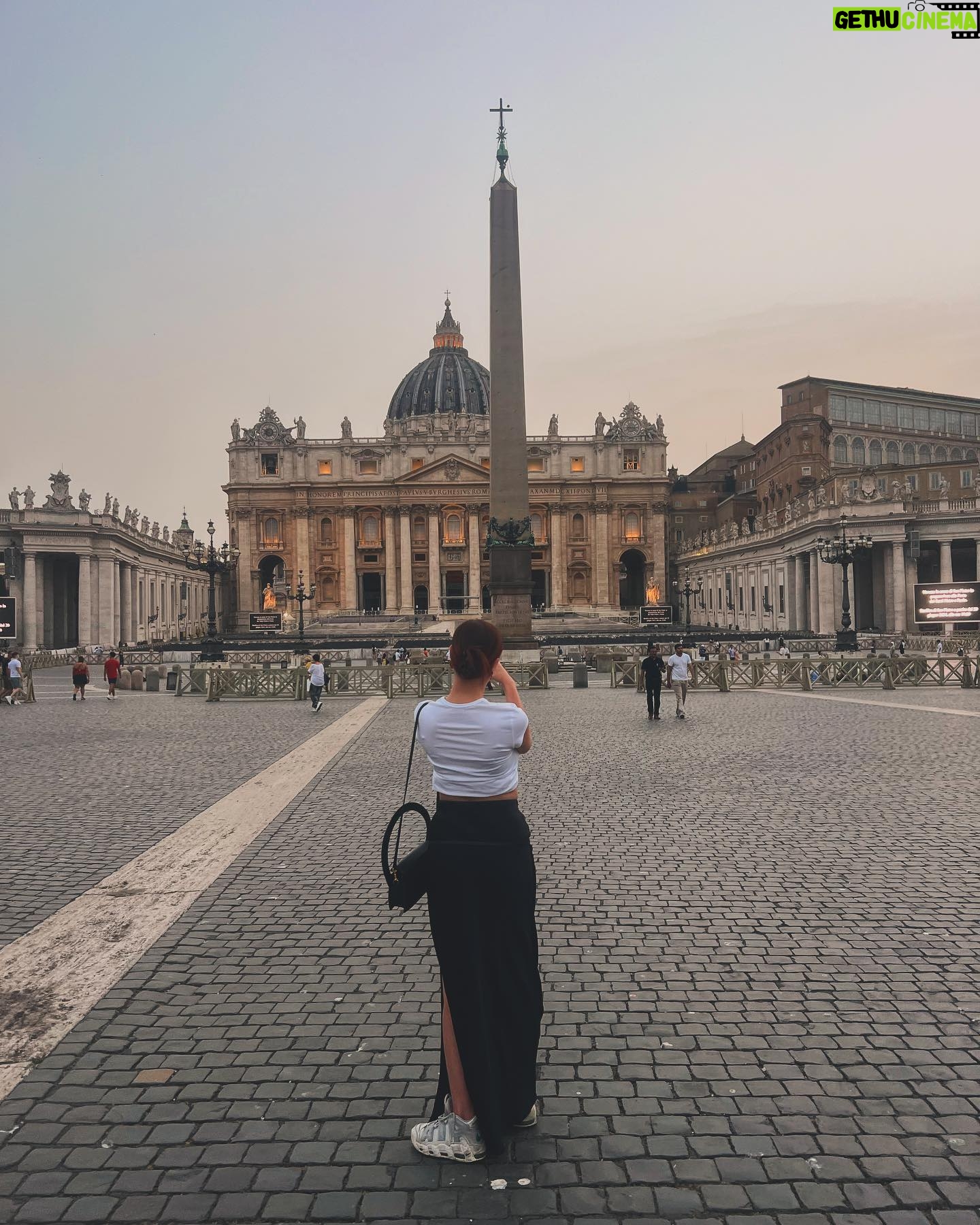 Alika Milova - 6.4K Likes - had such a nice trip to Rome.
Good food, good company and good weather:) 🦋