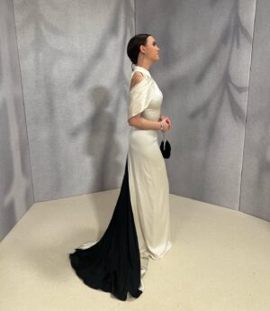 Alika Milova Instagram - EV 106💙 
oli rõõm olla kutsutud presidendi vastuvõttule

styling and dress @kreete_pillenberg 
muah @kaiatriisa