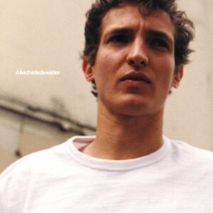 Aliocha Schneider Instagram - J’ai terminé il y a quelques heures les derniers petits détails de mon premier album en français. Il sortira le 29 septembre, une semaine après mes 30 ans :) 
Vous pouvez le précommander dès maintenant. Link in bio