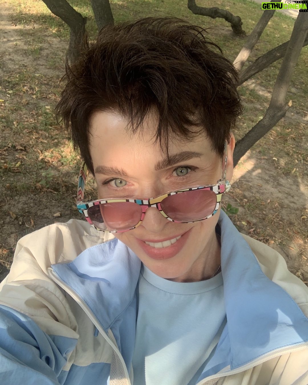 Alisa Mon - 1.7K Likes - Интересно…, говорят « цыплят по осени считают»… Сколько же полезного я успею этим летом? Много ли цыплят останется в результате? Да что я все о делах, в самом деле?😅Привет, друзья мои! Я соскучилась…🙌🙌🙌🙌😍