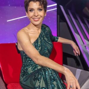 Alisa Mon Instagram - Вторая суббота « ШОУМАСКГОУОН»!! Моя номинация « Народный ХИТ» - песня, любимая и ооочень известная! И это …даже …, не совсем песня! Это горааааздо больше…, чем ПЕСНЯ! Сегодня , на НТВ! ❤️💎💃🎤…..!!!