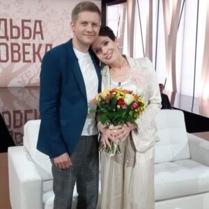 Alisa Mon Instagram - Ну..., вот и закончилась программа « СУДЬБА Человека» с Борисом НАШИМ , Корчевниковым! Анонс не сделала умышленно. Кому была СУДЬБА, тот увидел! Так я решила! Так и случилось! Спасибо Боре за этот « тет -а -тет». И каждому, кто досмотрел до конца. Значит, вам это было интересно! И спасибо РОССИИ 1, что убедили меня прийти и говорить...🙏🕺💃❤️