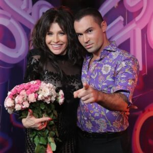 Alisa Mon Instagram - Пока идут праздники, хочется поздравить своих Друзей, которых я приобрела в ушедшем году! Вот он , мой Герой - Юрий Титов! На «Супер -Стар» я пела его песню! Мало того , что он поддержал меня и был искренне рад , что я использую «ЕГО ВИЗИТКУ», ❤️🙏🔥, он ещё и песню для меня написал! Она называется « А ты ..танцуй»!!! Песня такая, что просто хожу и пою!Все время ..👍👍👍🤣🤣🤣🤣...!!! Скоро и Вы будете петь вместе со мной!!! Такая «зараза»! Засела как заноза в самое ❤️!!!🤦‍♀️🎤🎼💃🔥🔥🔥🔥🔥🔥Юрочка, спасибо! Мало того , что ты крутой вокалист, ты ещё и не менее крутой автор!!! Круче многих кр..., ну ты понял?!👏👏👏👏👏👏👏❤️💎✊💣
