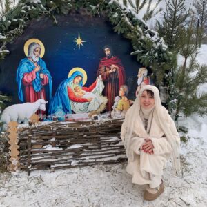 Alisa Mon Instagram - У подножия Великого Храма Нижегородского, не менее великого Александра Невского, сижу…, смотрю и радуюсь☺️…!!!! С РОЖДЕСТВОМ НАС, ЛЮДИ ДОБРЫЕ!!!🙏❤️🕯🐑