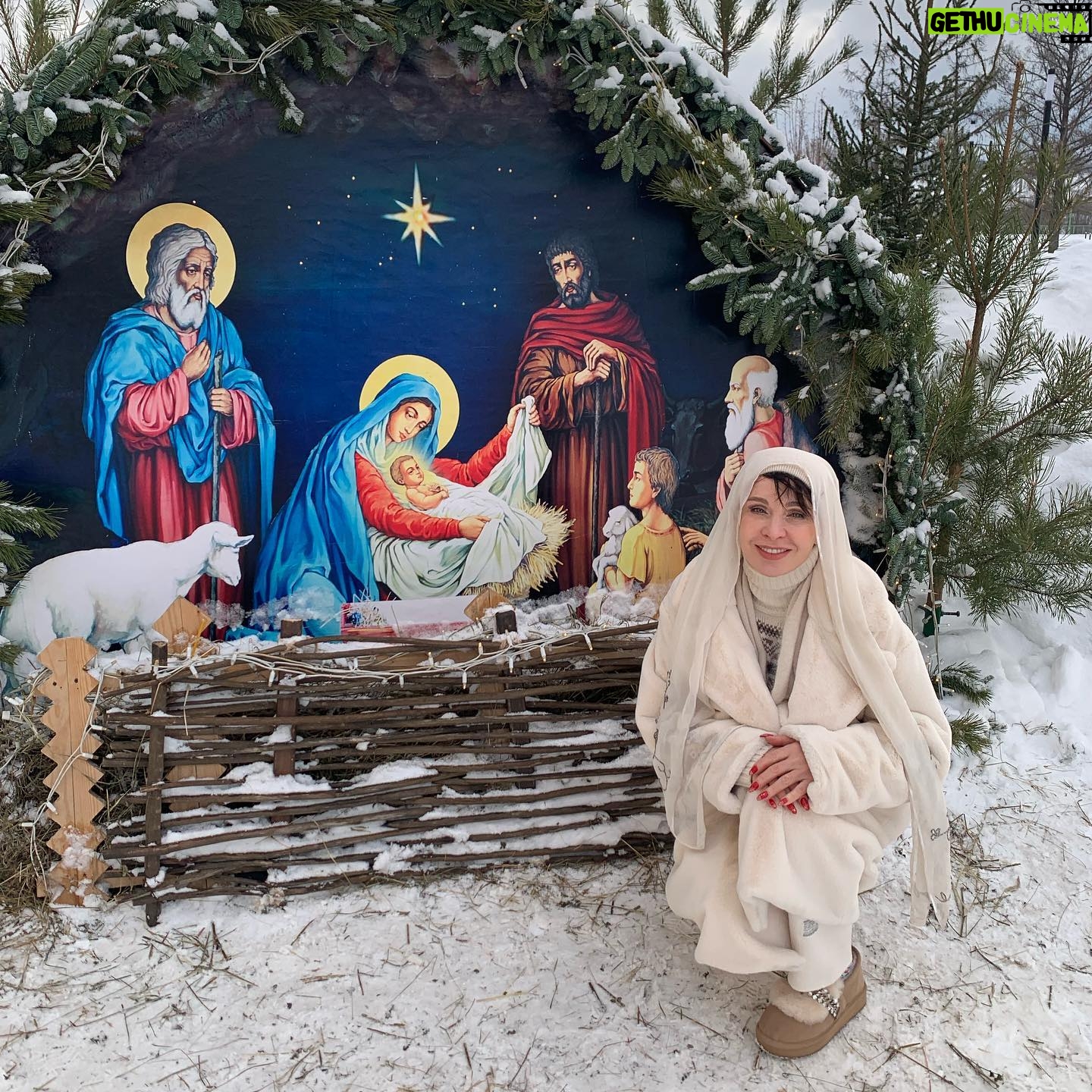 Alisa Mon - 1.4K Likes - У подножия Великого Храма Нижегородского, не менее великого Александра Невского, сижу…, смотрю и радуюсь☺️…!!!! С РОЖДЕСТВОМ НАС, ЛЮДИ ДОБРЫЕ!!!🙏❤️🕯🐑