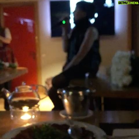 Alisa Mon - 1.9K Likes - Помню.., в тот день я уже знала « приговор» фониатров. Оба, не сговариваясь , сказали, что если не сделать операцию, петь я уже не буду. И мы поехали в 🎤 караоке. Я подумала: « Сгорела хата, так пускай и забор горит». И запела свою либимую..., не удержалась! Операцию я так и не сделала. Решила- буду искать новую работу.... И..., как только я приняла такое решение, голос вернулся!!! Что это было, до сих пор понять не могу🤷♀️...🤦♀️???....🤣🤣🤣