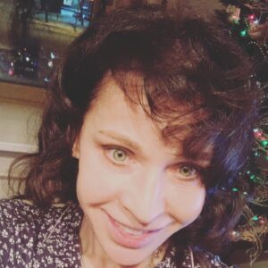 Alisa Mon Instagram - Скоро елочкам в ларец..., а кто ставил - мо..ло... дееец! 🌲🌲🌲🌲🌲🌲🌲🌲🌲🌲🌲У меня всегда стоит искусственная! Главное - стоит!!!!...🤣🤣🤣✊💎❤️