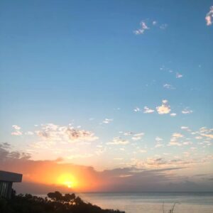 Alisa Takigawa Instagram - 沖縄さんぽ🐠🐋🏄‍♀️逆光すぎて何も映らなかったわたしの視界は２つ目にスライド💁‍♀️🌅 #およよよよ #沖縄 #ロストラブレター #ありサークル