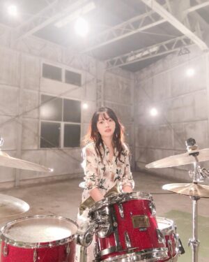 Alisa Takigawa Instagram - 「わがまま」のMusic Video撮影オフショット。期間生産限定盤のDVDで全貌は楽しんでもらいつつ、short ver.はプロフィールからyoutubeで🥁
