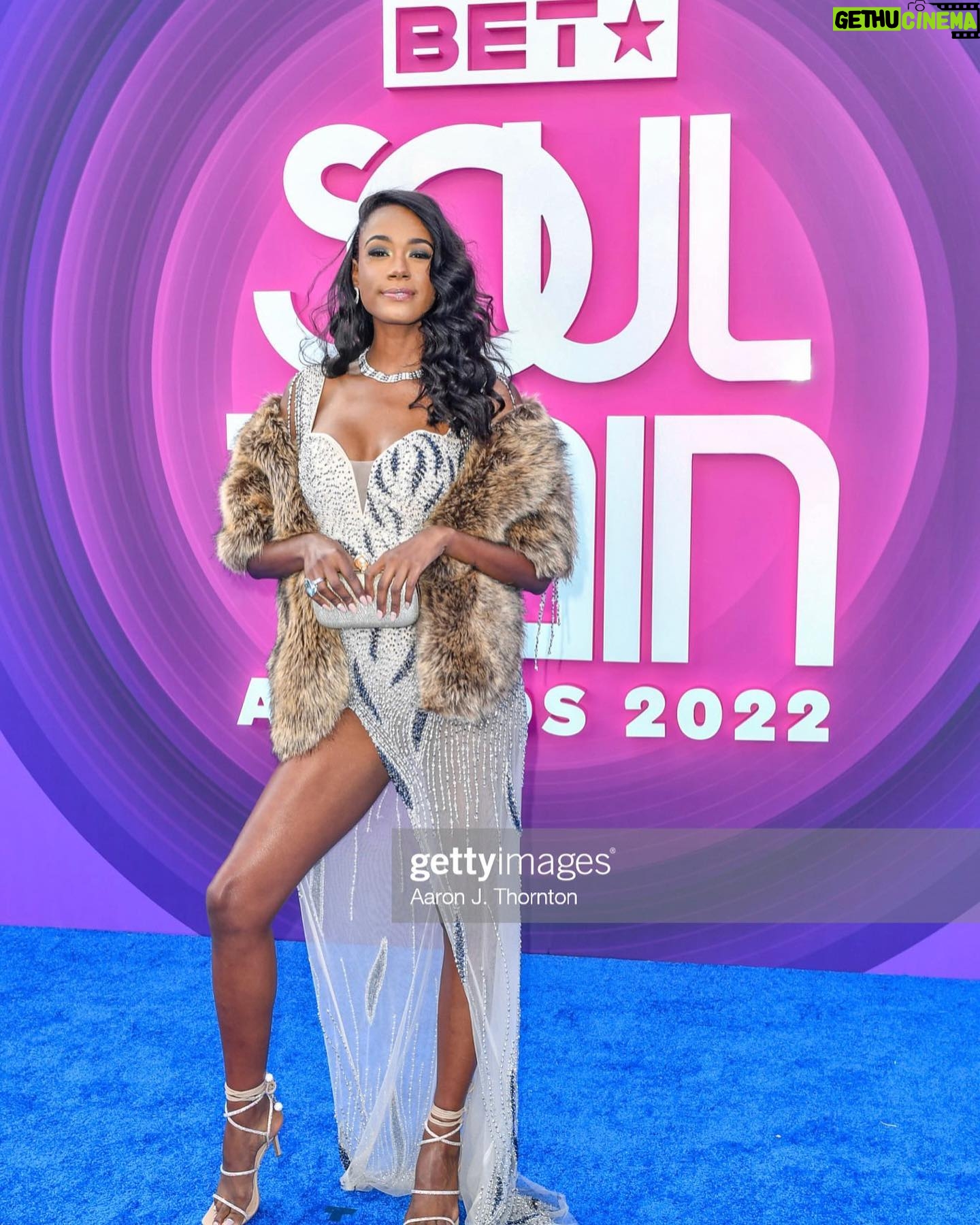 Alise Willis - 720 Likes - The Sooooooul Train Awards is tonight 8/7c. Preshow starts at 7/6c on @bet 🏆🎵💃🏾 @soultrain
My @ruthlessbetplus family did not come to play!
.
.
.
#soul #awards #soultrainawards #2022 #culture #blackisbeautiful #ruthless #tylerperry #tylerperrystudios #bet #soultrain #bluecarpet #actress #lasvegas #sincity #series #castmates #drippin #fashion #model