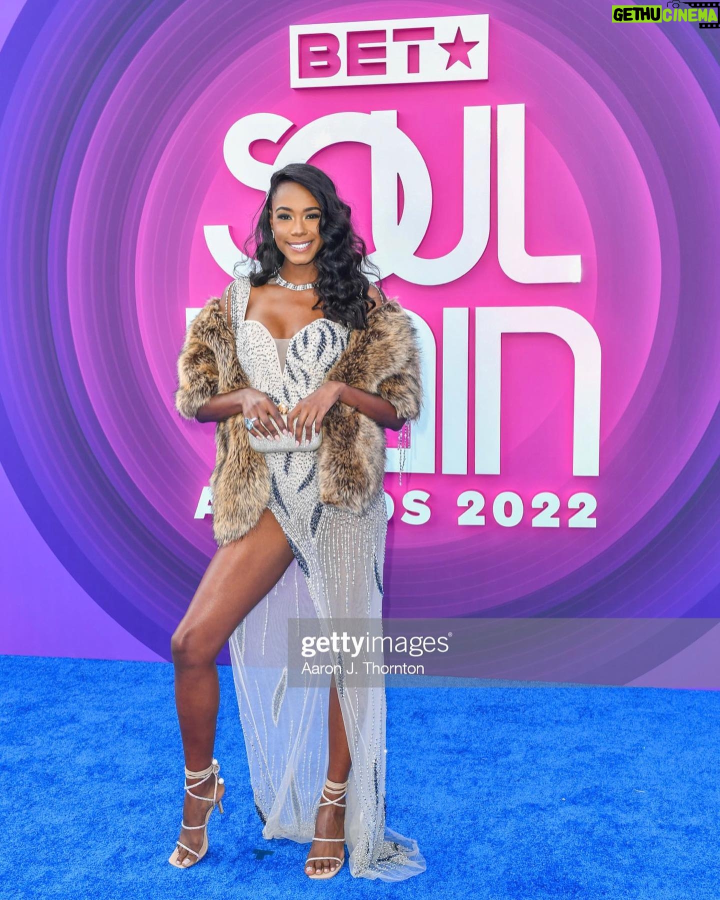 Alise Willis - 720 Likes - The Sooooooul Train Awards is tonight 8/7c. Preshow starts at 7/6c on @bet 🏆🎵💃🏾 @soultrain
My @ruthlessbetplus family did not come to play!
.
.
.
#soul #awards #soultrainawards #2022 #culture #blackisbeautiful #ruthless #tylerperry #tylerperrystudios #bet #soultrain #bluecarpet #actress #lasvegas #sincity #series #castmates #drippin #fashion #model