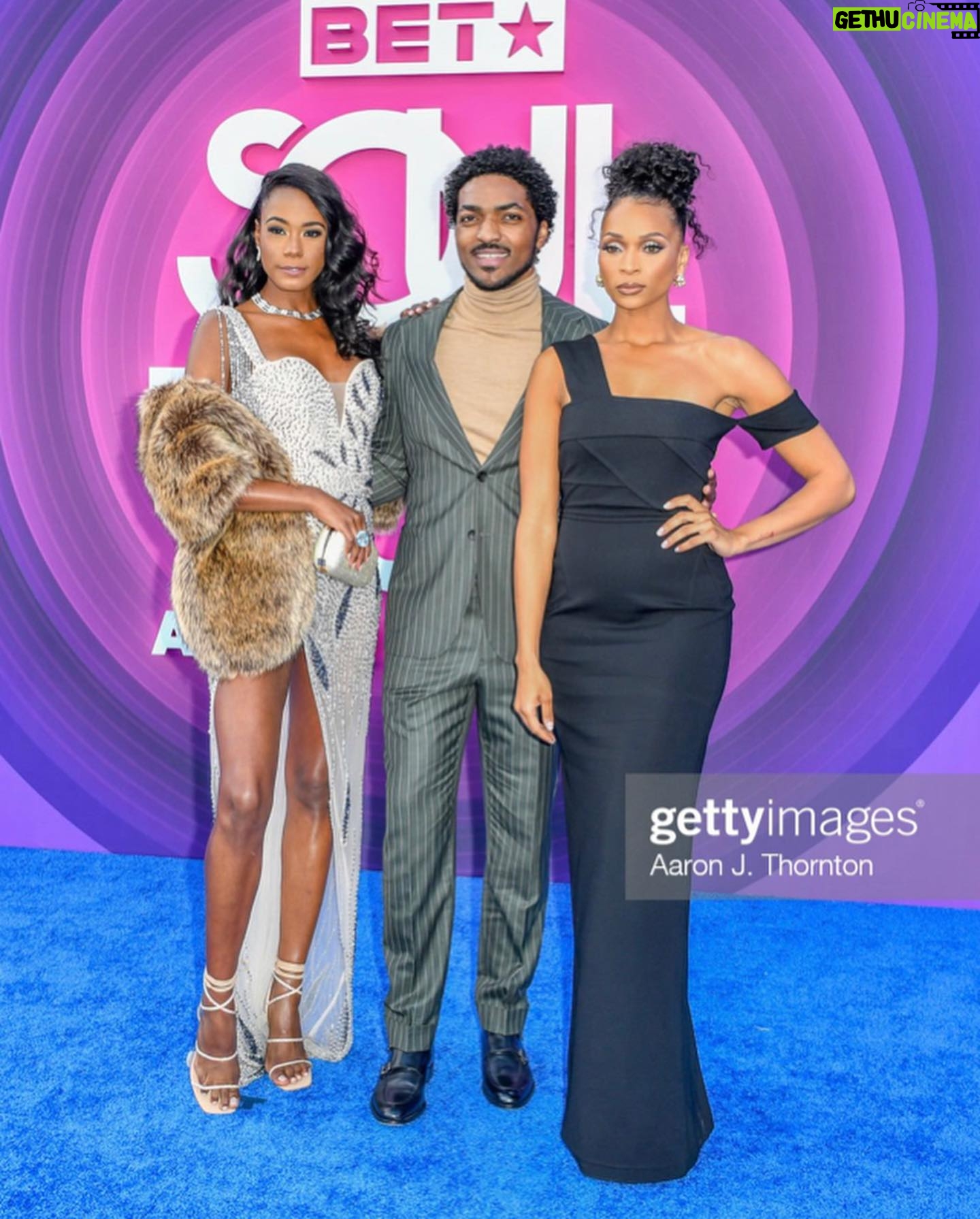 Alise Willis - 720 Likes - The Sooooooul Train Awards is tonight 8/7c. Preshow starts at 7/6c on @bet 🏆🎵💃🏾 @soultrain
My @ruthlessbetplus family did not come to play!
.
.
.
#soul #awards #soultrainawards #2022 #culture #blackisbeautiful #ruthless #tylerperry #tylerperrystudios #bet #soultrain #bluecarpet #actress #lasvegas #sincity #series #castmates #drippin #fashion #model