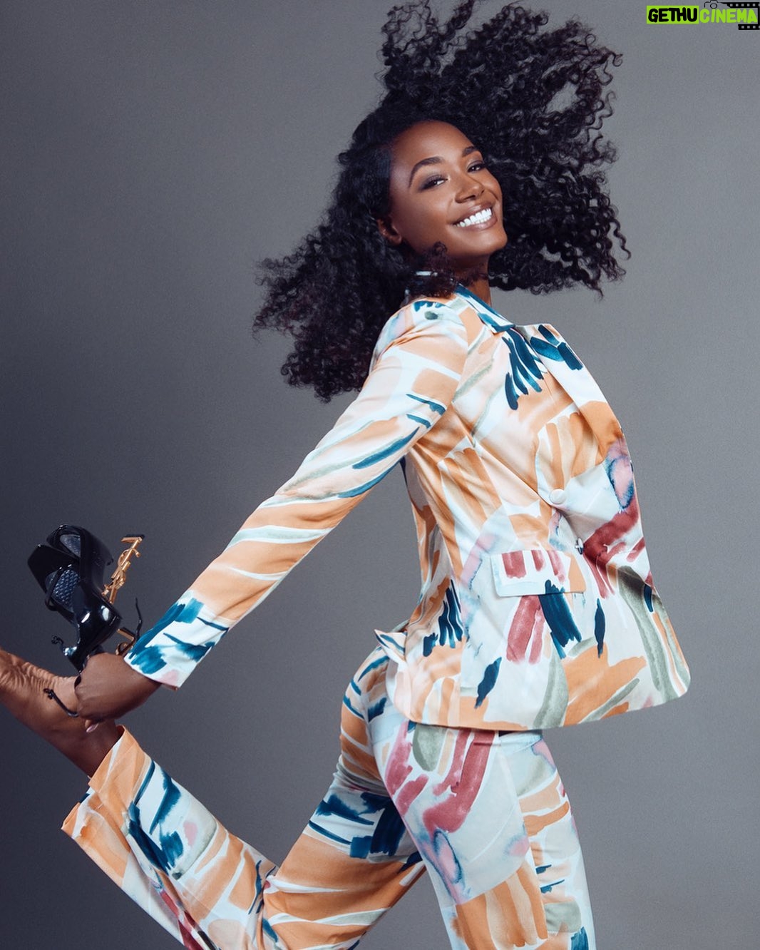 Alise Willis - 553 Likes - This picture simply sums up life at the moment! No one can steal my joy. I’m just happy y’all 🥰
📸- @photonathalie
💄- @yayamonroy
#ease #carefree #happy #joyful #grateful