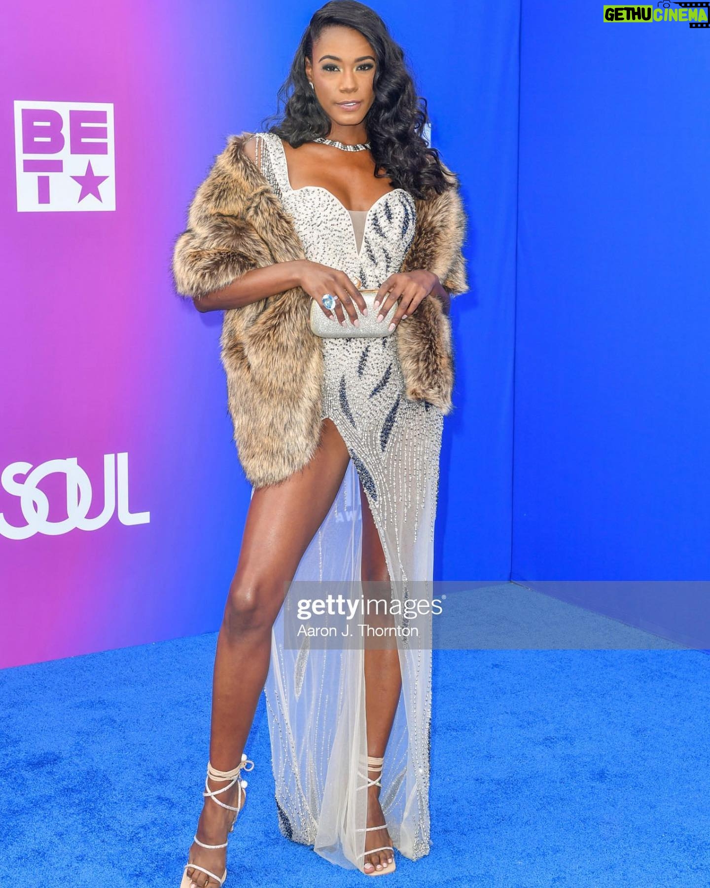 Alise Willis - 720 Likes - The Sooooooul Train Awards is tonight 8/7c. Preshow starts at 7/6c on @bet 🏆🎵💃🏾 @soultrain
My @ruthlessbetplus family did not come to play!
.
.
.
#soul #awards #soultrainawards #2022 #culture #blackisbeautiful #ruthless #tylerperry #tylerperrystudios #bet #soultrain #bluecarpet #actress #lasvegas #sincity #series #castmates #drippin #fashion #model