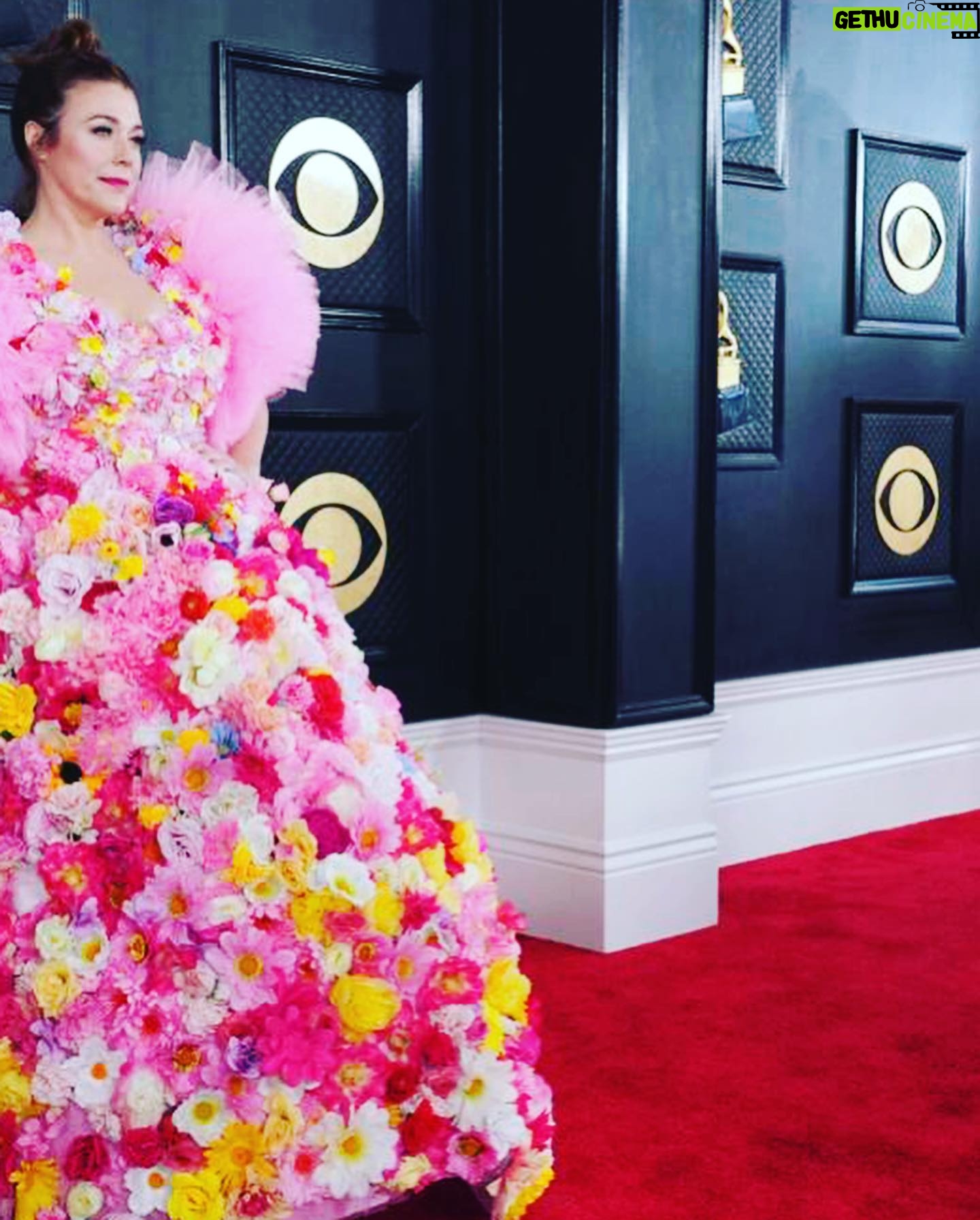 Alisha Gaddis - 1.1K Likes - Thanks Best Dressed: Vogue, Cosmo, US weekly, Eonline, LA Times and more!!!
We didnāt win (but our band are all winners!) NOW the best dressed are flooding in thanks to icon designer @imakestagram ššš
Makeup by legend @kristinafrisch
Super cool Hair @thomas.r.silverman
Arm candy by previous GRAMMY winner @theluckyband_
So grateful to wear this art!!!